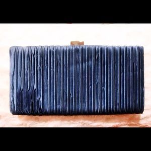 REISS clutch